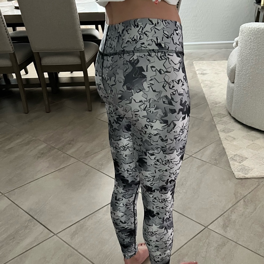 Gray and Black Marble Pattern Leggings - Picture 4 of 4